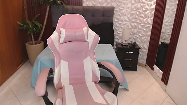 Snapshot of samantha_bc1 chatting on 04/11/26, 02:27 samantha bc1 online show from 04/11/26, 02:27
