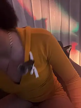 Snapshot of _Queen_love2 chatting on 03/14/26, 04:29 Queen love2 online show from 03/14/26, 04:29