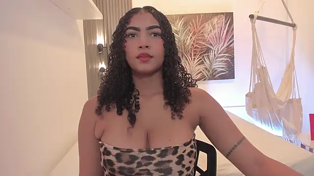 ailann  online show from 02/12/26, 07:53