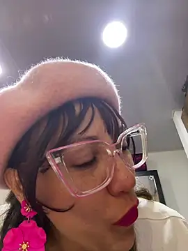 Snapshot of Alannasex88 chatting on 03/05/26, 10:28 Alannasex88 online show from 03/05/26, 10:28