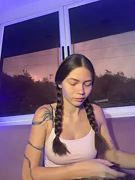 Snapshot of EmmaJhoons chatting on 02/02/26, 11:53 EmmaJhoons online show from 02/02/26, 11:53