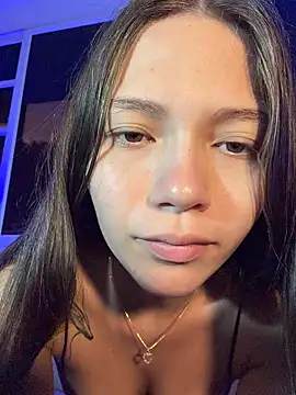 Snapshot of EmmaJhoons chatting on 02/05/26, 11:37 EmmaJhoons online show from 02/05/26, 11:37