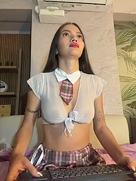 Snapshot of EmmaJhoons chatting on 02/25/26, 12:04 EmmaJhoons online show from 02/25/26, 12:04