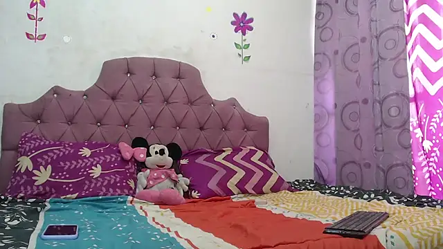 Snapshot of DannaTs1 chatting on 04/21/26, 04:01 DannaTs1 online show from 04/21/26, 04:01