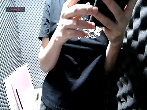 Shiny 68 online show from 04/17/26, 01:36