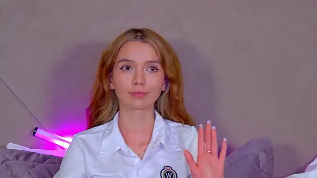 Snapshot of VanessaVienne chatting on 02/03/26, 02:53 VanessaVienne online show from 02/03/26, 02:53