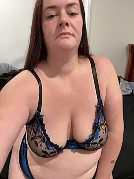 carinabro10 online show from 08/02/26, 03:49