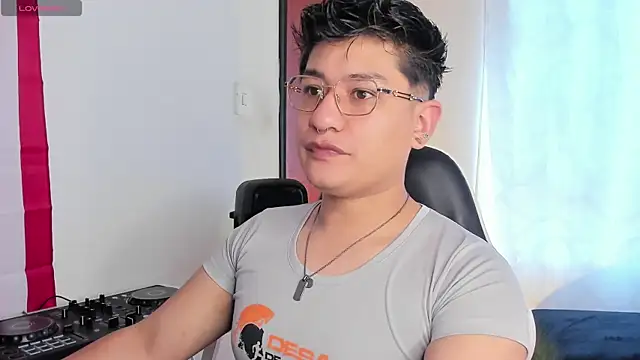 Theo Rowan online show from 04/21/26, 12:22