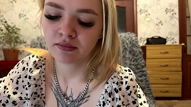 MichaelaStruckhoff online show from 02/04/26, 05:13