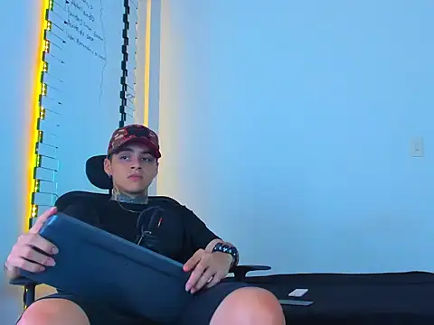 Snapshot of Thomas-Wil chatting on 02/03/26, 06:40 Thomas-Wil online show from 02/03/26, 06:40