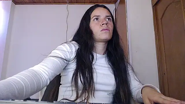 Snapshot of Shanel_Lozano chatting on 04/21/26, 04:34 Shanel Lozano online show from 04/21/26, 04:34
