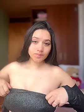 Snapshot of Veronica_Wins_ chatting on 06/19/26, 02:32 Veronica Wins online show from 06/19/26, 02:32