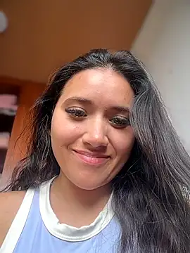 Snapshot of Veronica_Wins_ chatting on 07/18/26, 03:49 Veronica Wins online show from 07/18/26, 03:49