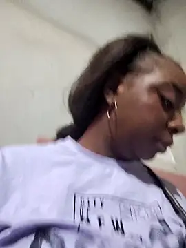 Snapshot of EngelSmith_ chatting on 01/13/26, 11:48 EngelSmith online show from 01/13/26, 11:48