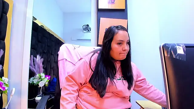 MiaRouss69 online show from 06/21/26, 02:47