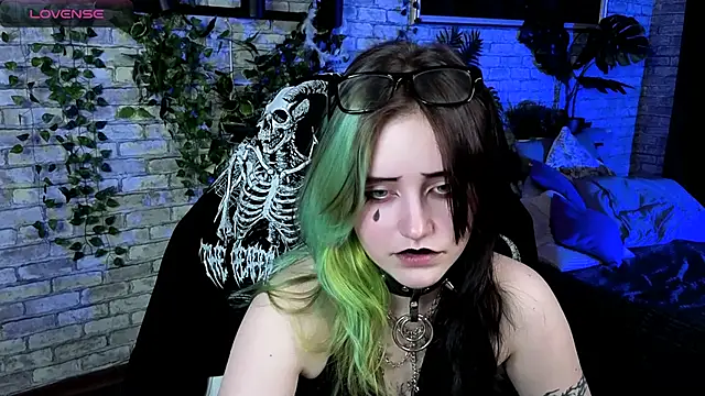 Snapshot of RubyMyst chatting on 03/08/26, 02:04 RubyMyst online show from 03/08/26, 02:04