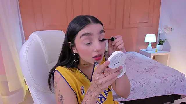 Abriil cutee online show from 05/06/26, 02:00