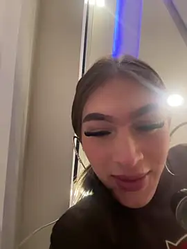 lizz lunna online show from 04/28/26, 03:44