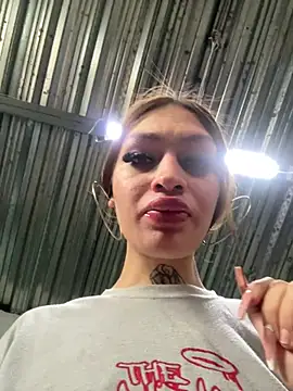 lizz lunna online show from 04/29/26, 04:55