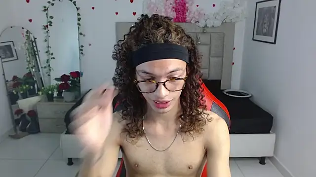 Axel fox77 online show from 06/10/26, 01:17