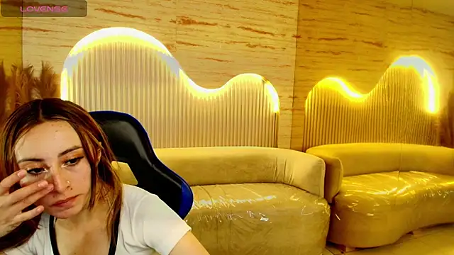 katalina r  online show from 06/17/26, 07:59