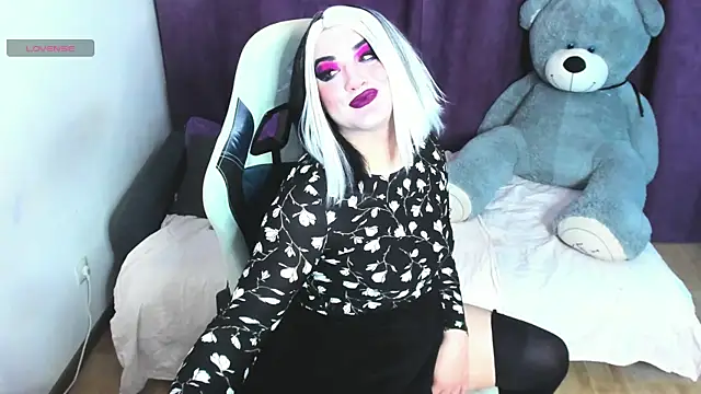 Snapshot of sexxx-queen chatting on 05/19/26, 02:23 sexxx-queen online show from 05/19/26, 02:23
