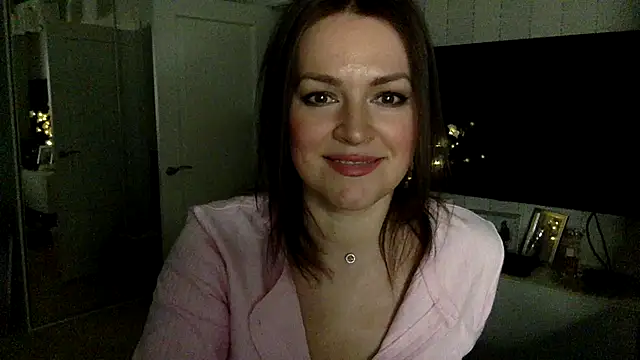 Snapshot of Ivoryne chatting on 03/07/26, 12:07 Ivoryne online show from 03/07/26, 12:07