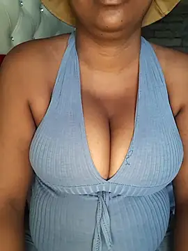 Snapshot of bigboobylicious chatting on 03/30/26, 06:58 bigboobylicious online show from 03/30/26, 06:58