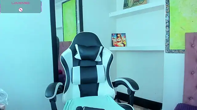 Snapshot of kittymiauu444 chatting on 01/13/26, 07:41 kittymiauu444 online show from 01/13/26, 07:41