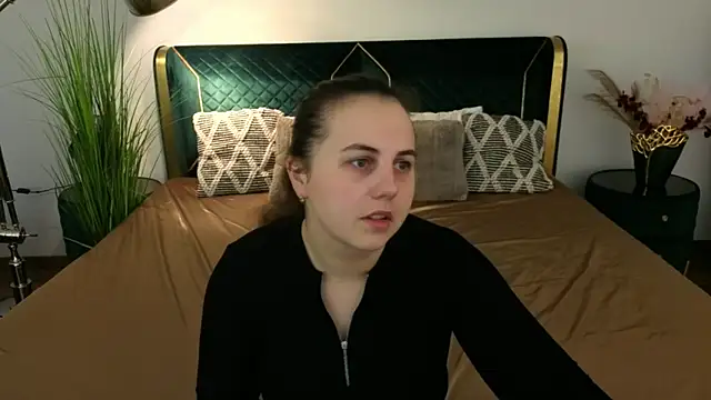 Snapshot of MikaFoxy chatting on 04/02/26, 05:05 MikaFoxy online show from 04/02/26, 05:05