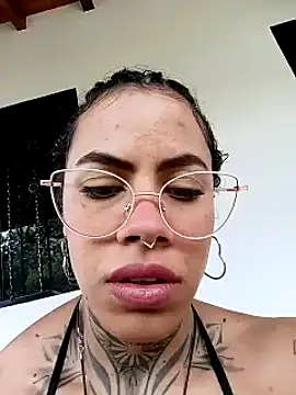 Canela Osada  online show from 02/26/26, 04:39