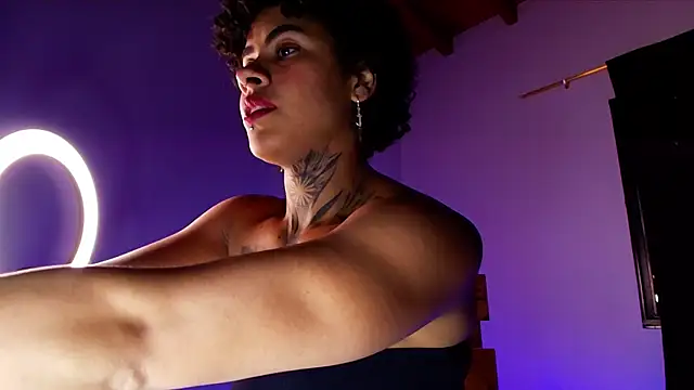 Canela Osada  online show from 04/23/26, 03:41