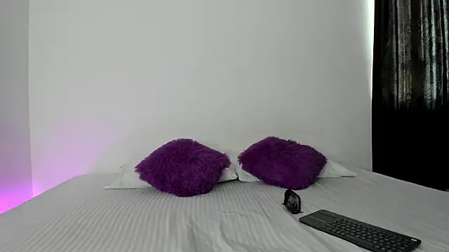 Snapshot of KylieJonesReal chatting on 02/14/26, 08:38 KylieJonesReal online show from 02/14/26, 08:38