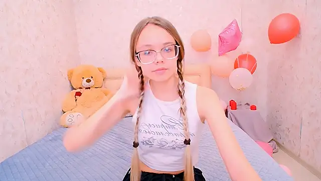 Snapshot of LolliStrawberry chatting on 02/25/26, 07:40 LolliStrawberry online show from 02/25/26, 07:40