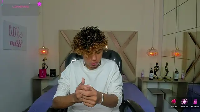 Anyelo Twink online show from 06/10/26, 03:39
