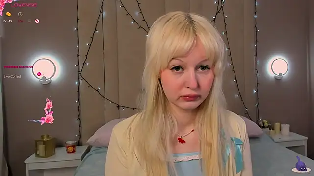 Snapshot of AdeleSilvy chatting on 05/02/26, 01:32 AdeleSilvy online show from 05/02/26, 01:32