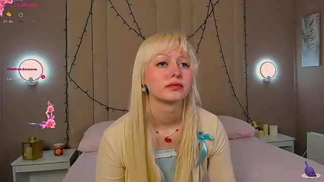 Snapshot of AdeleSilvy chatting on 05/08/26, 01:44 AdeleSilvy online show from 05/08/26, 01:44