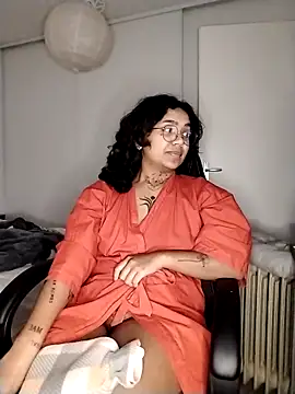 Snapshot of therealsun8 chatting on 02/09/26, 05:39 therealsun8 online show from 02/09/26, 05:39