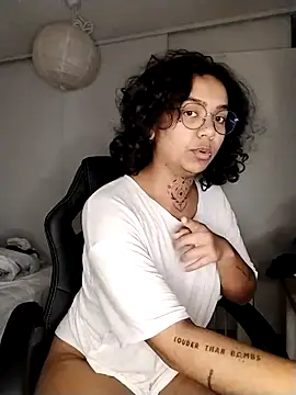 Snapshot of therealsun8 chatting on 02/10/26, 06:39 therealsun8 online show from 02/10/26, 06:39