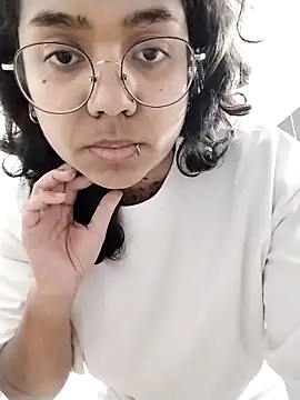 Snapshot of therealsun8 chatting on 02/11/26, 06:13 therealsun8 online show from 02/11/26, 06:13