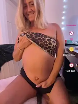 FoxyMillie online show from 06/18/26, 04:02
