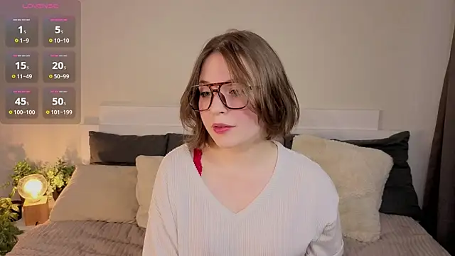 Next2Marie online show from 04/25/26, 05:21