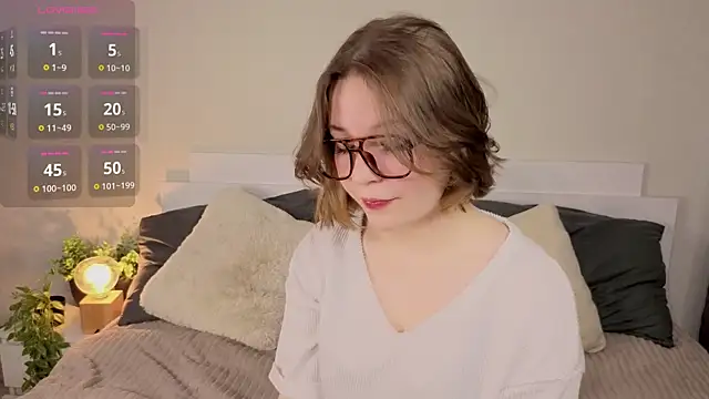 Next2Marie online show from 04/30/26, 04:52