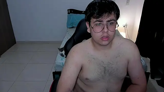 Snapshot of Dylan_cr chatting on 03/28/26, 02:44 Dylan cr online show from 03/28/26, 02:44