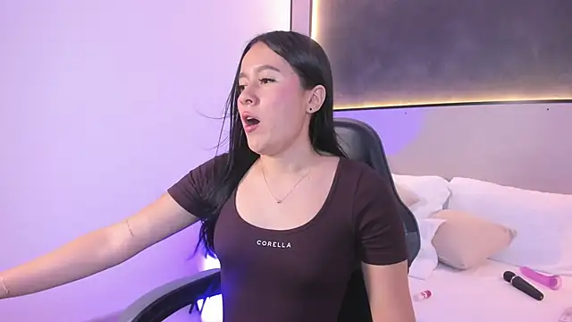 mia slora online show from 06/12/26, 12:04