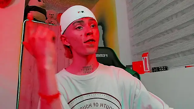 Snapshot of Maiky_Cooper01 chatting on 01/15/26, 01:32 Maiky Cooper01 online show from 01/15/26, 01:32