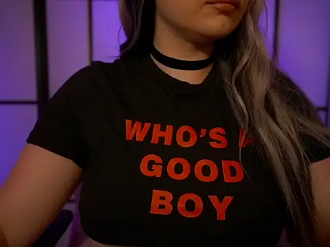 Snapshot of Pyzinna chatting on 06/04/26, 10:49 Pyzinna online show from 06/04/26, 10:49