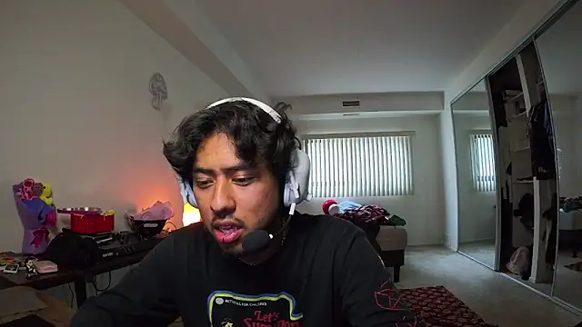 Snapshot of Embersboudoir chatting on 02/18/26, 09:44 Embersboudoir online show from 02/18/26, 09:44