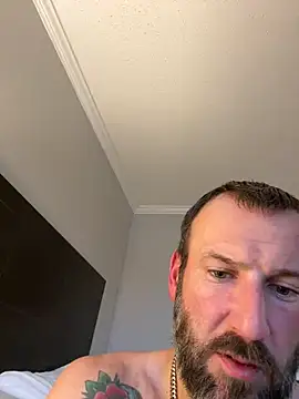 Snapshot of AverageSexFiends69 chatting on 02/28/26, 01:01 AverageSexFiends69 online show from 02/28/26, 01:01