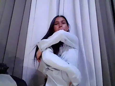 Snapshot of LOVELYMAYUMIE chatting on 03/23/26, 12:20 LOVELYMAYUMIE online show from 03/23/26, 12:20